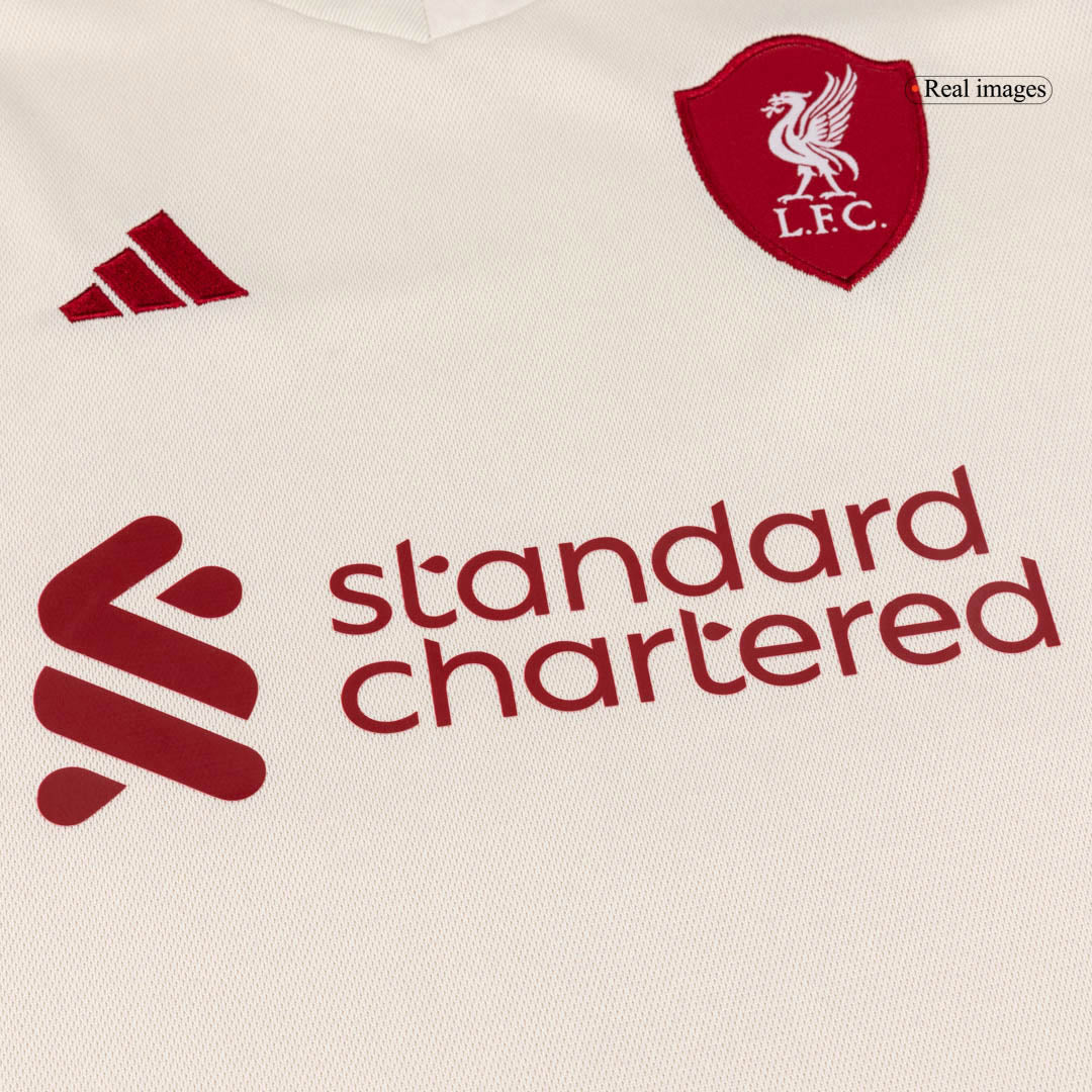 Liverpool Vieraspeliasu Lasten täysi asukokonaisuus 2025/26